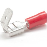 PEM-RPB63/VR - Ізольовані наконечники типу "вилка зігнута" розміром 6,6 х 8,0 мм для проводу 0,5 - 1,5 мм2 червоного кольору (100 шт/пак)