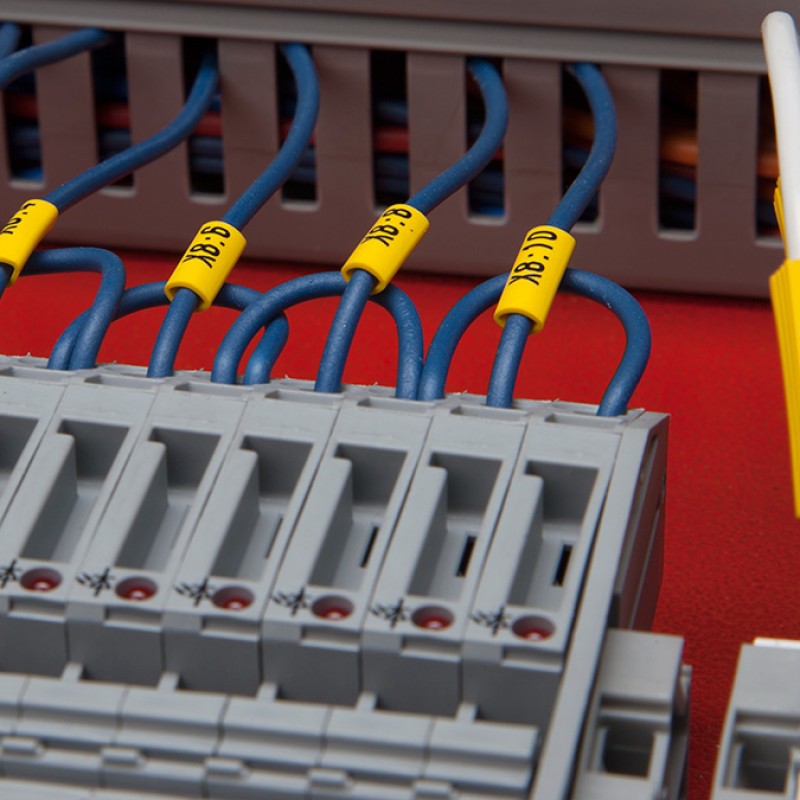 PO-03000BN4 - Профіль типу РО для проводу до 0,75 мм2, жовтого кольору (250 м)