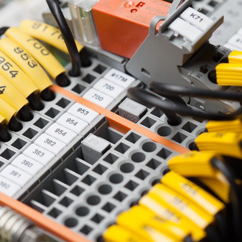 PO-03000BN4 - Профіль типу РО для проводу до 0,75 мм2, жовтого кольору (250 м)