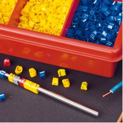 PA-10003LV40.Q - Маркувальна бірка типу РА-1 (1,5 - 4,0 мм2), жовтого кольору, напис "Q" (100 шт/пак)